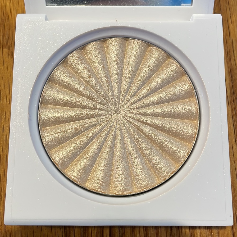 OFRA Highlighter in Moon Dance